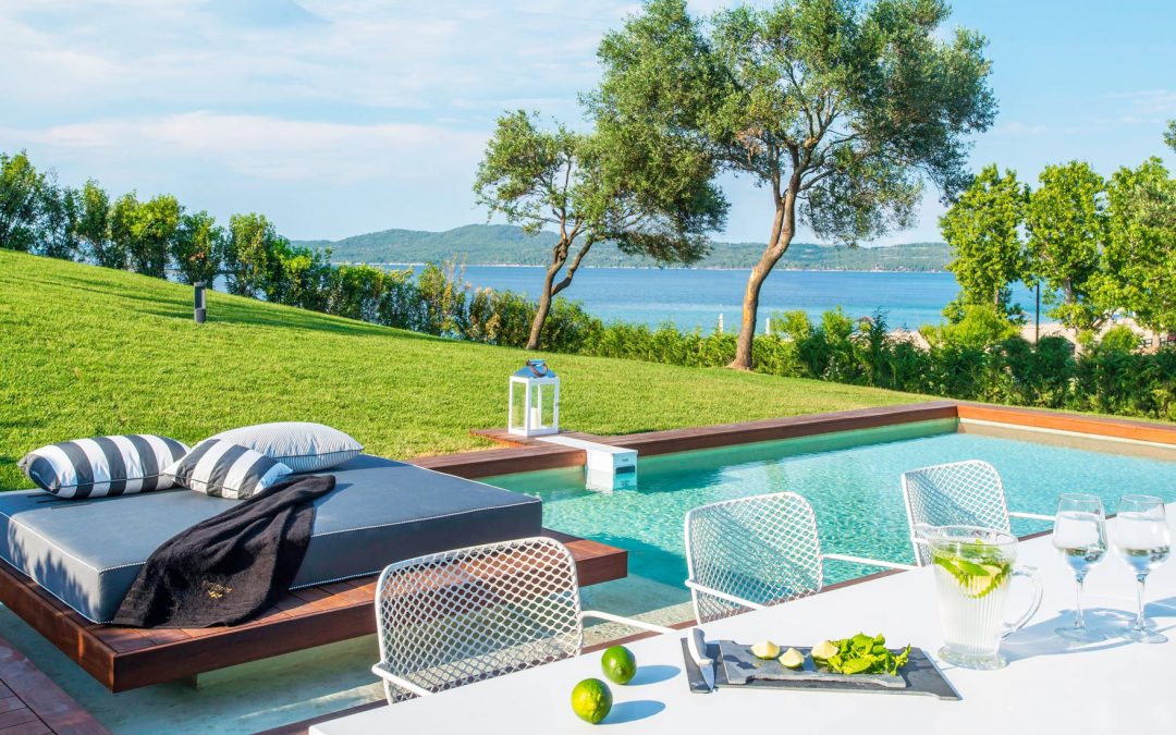 Episode 3 – Avaton Luxury Villas Resort – Relais & Châteaux – Spinach & Feta Cheese Pie, Greek Salad & Tzatziki